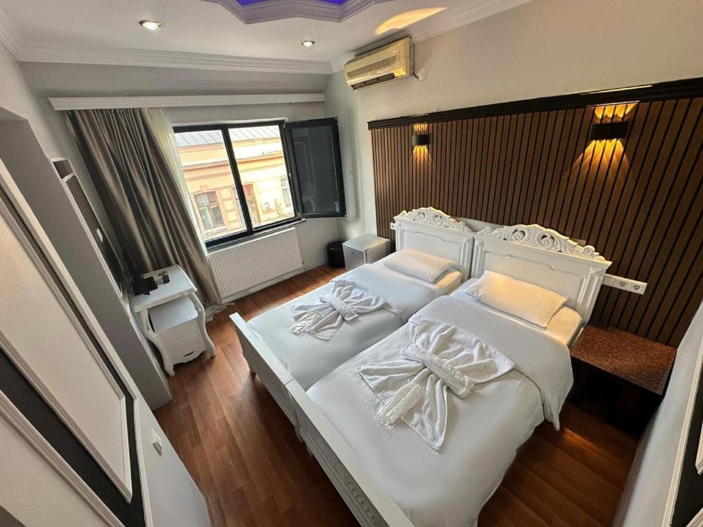 Metrepol Hotel Batumi Esterno foto