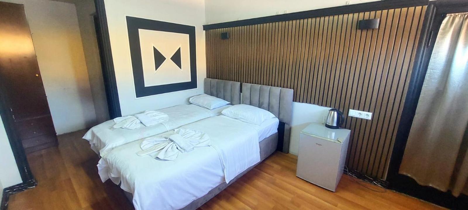 Metrepol Hotel Batumi Esterno foto