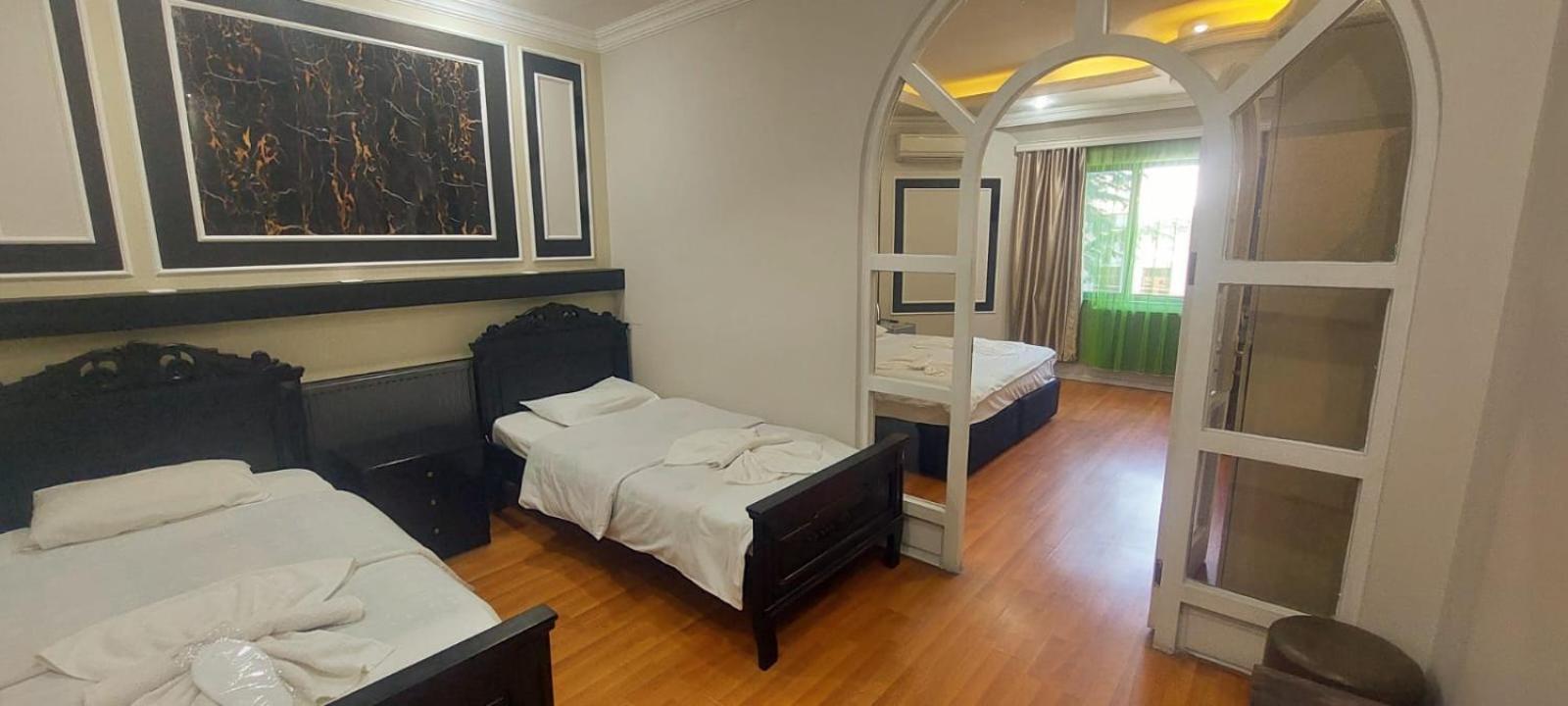 Metrepol Hotel Batumi Esterno foto