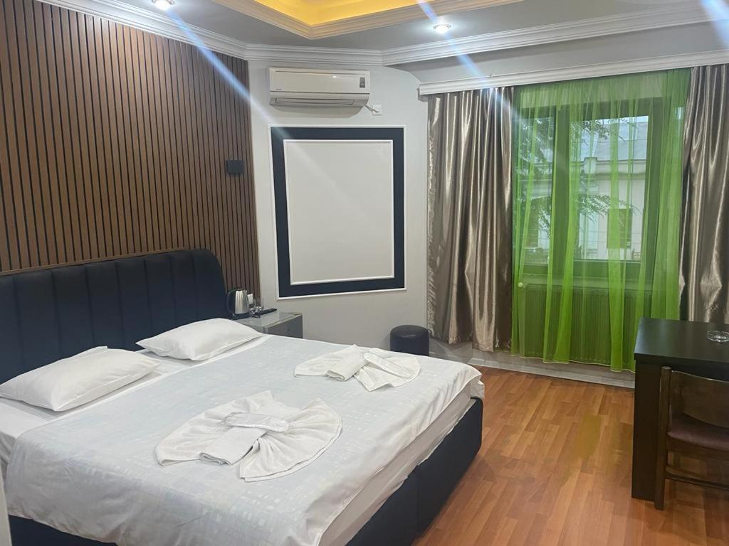 Metrepol Hotel Batumi Esterno foto