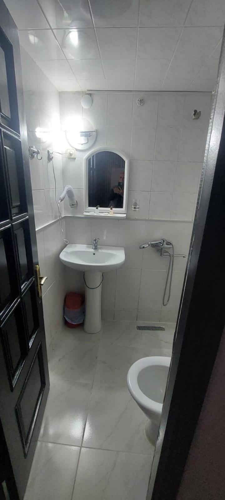 Metrepol Hotel Batumi Esterno foto