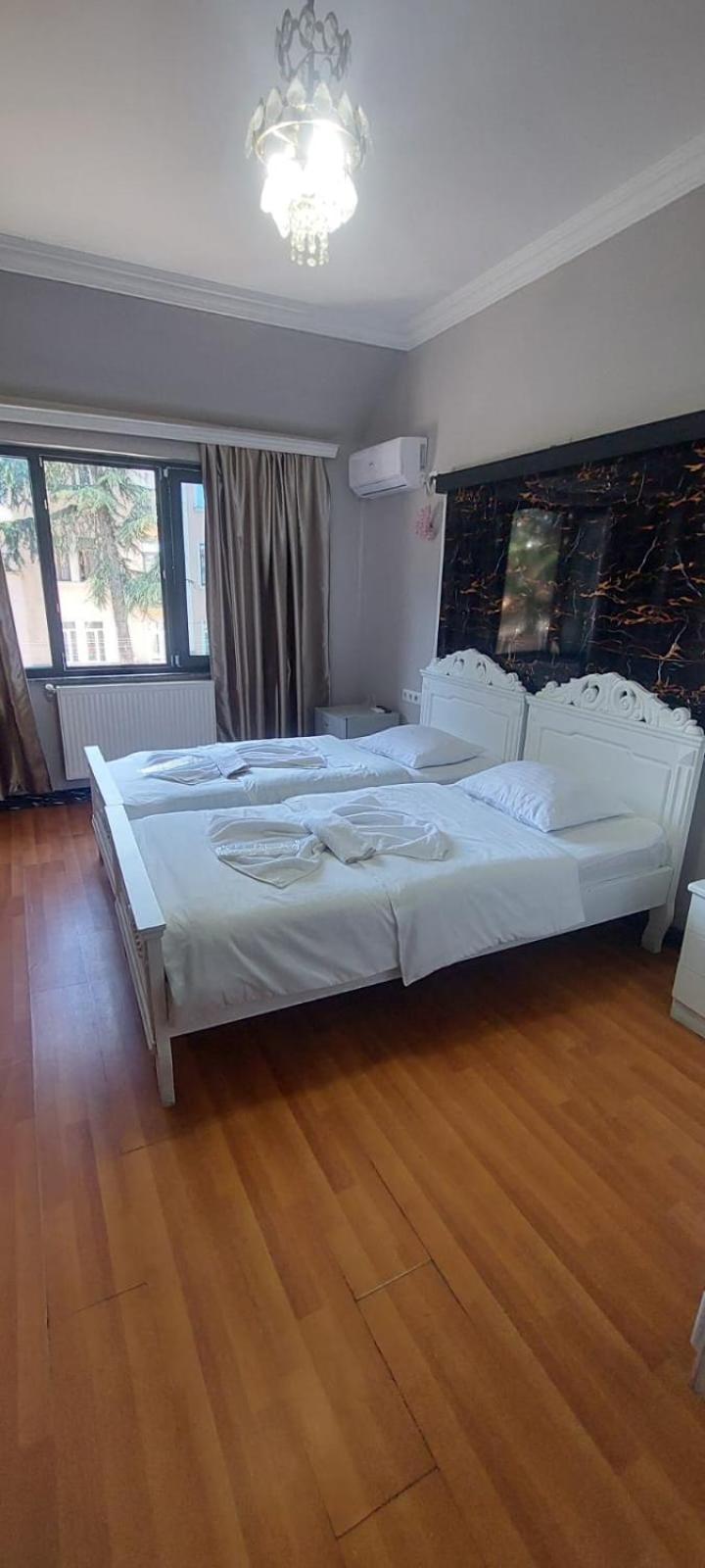 Metrepol Hotel Batumi Esterno foto