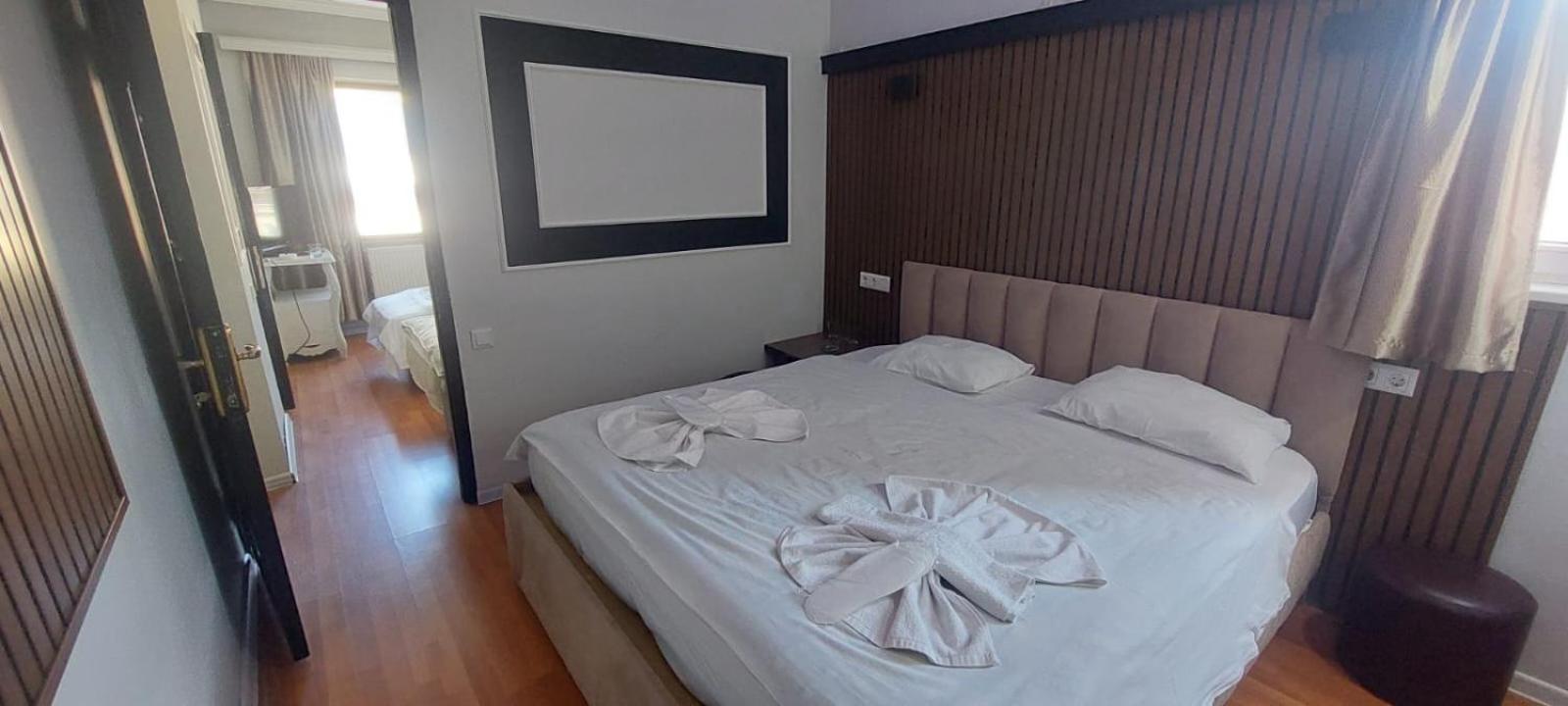 Metrepol Hotel Batumi Esterno foto