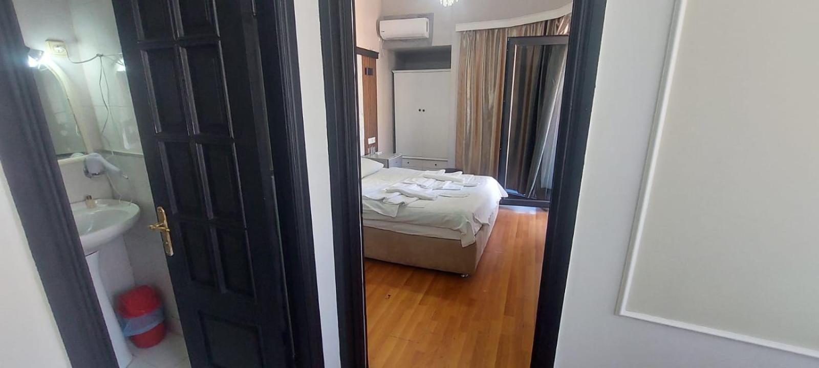 Metrepol Hotel Batumi Esterno foto