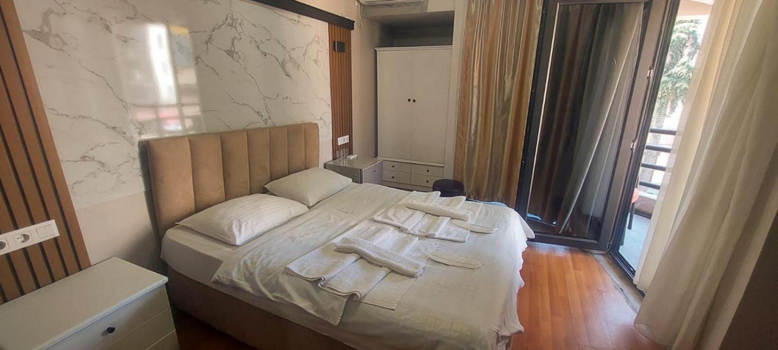 Metrepol Hotel Batumi Esterno foto
