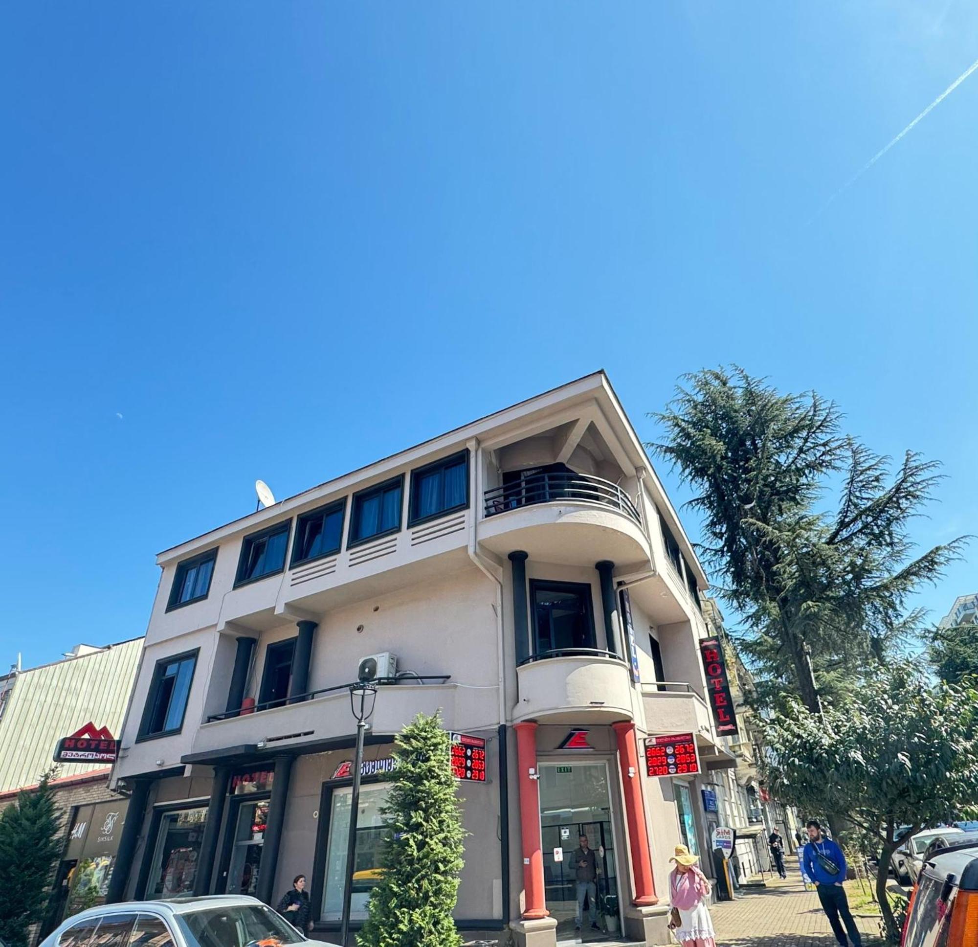 Metrepol Hotel Batumi Esterno foto