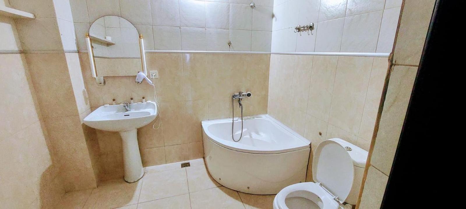 Metrepol Hotel Batumi Esterno foto