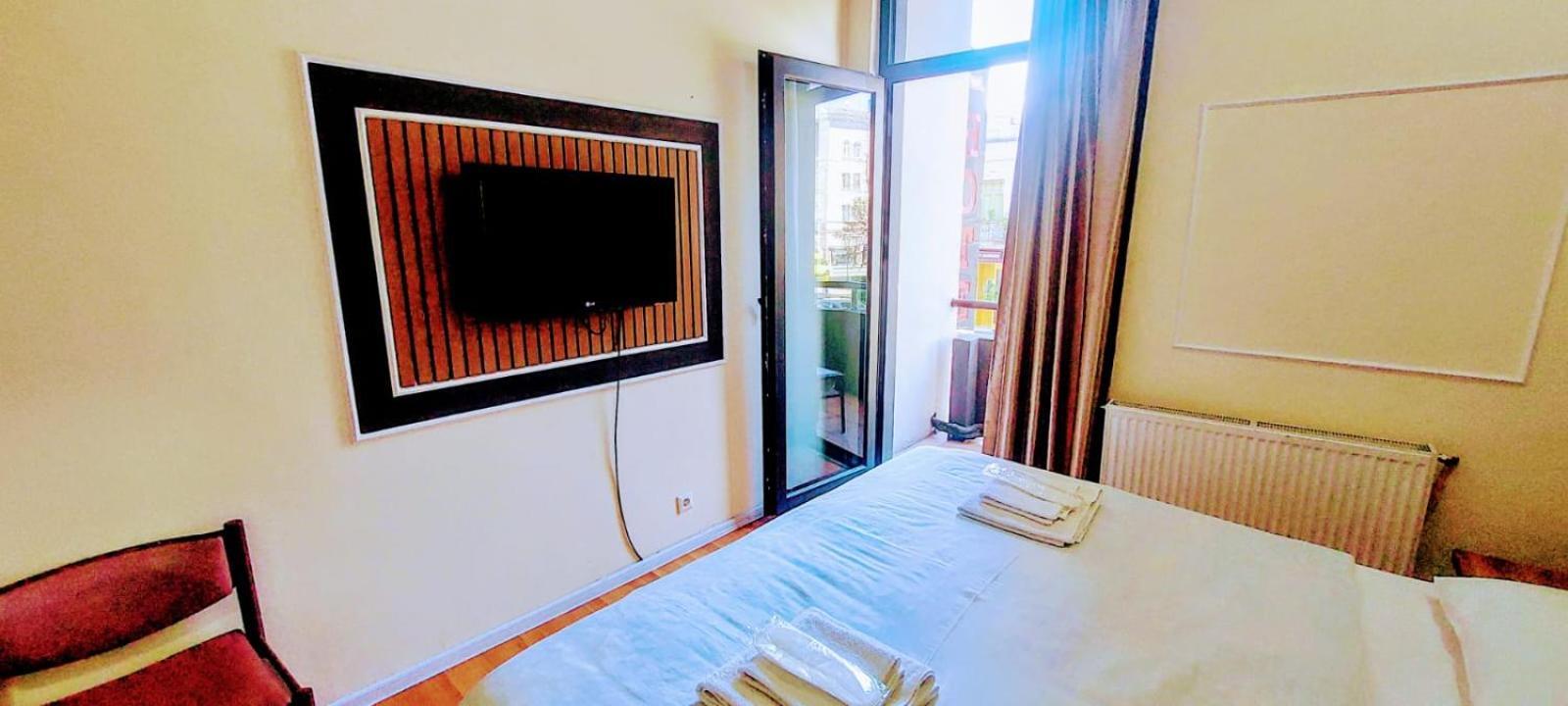 Metrepol Hotel Batumi Esterno foto