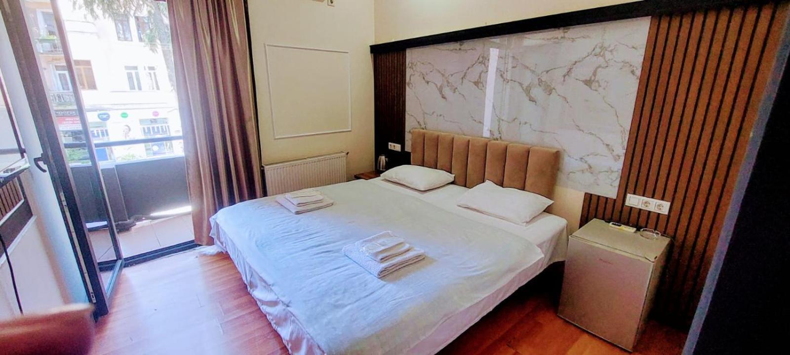 Metrepol Hotel Batumi Esterno foto