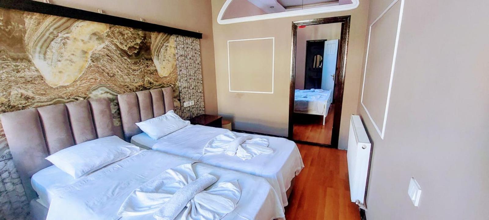 Metrepol Hotel Batumi Esterno foto