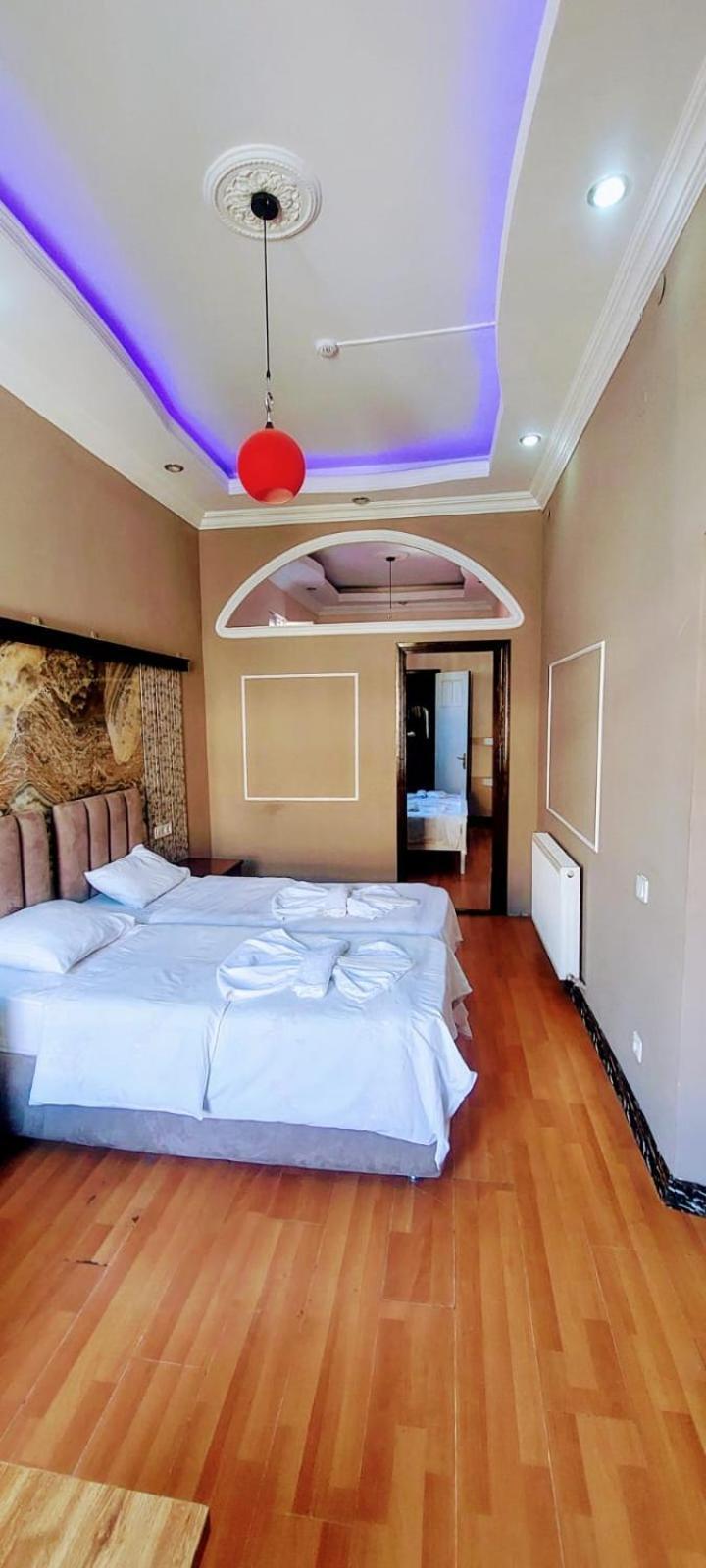 Metrepol Hotel Batumi Esterno foto